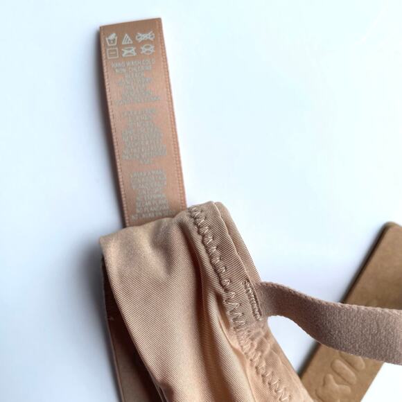 Skims Wireless Form Push Up Bra Clay Size 30A NEW - Picture 8 of 8